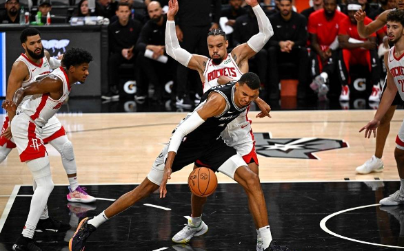 文班21+12&末節絕平拋投 申京25+14+7+6失誤 馬刺加時126-122勝火箭 文班21+12&末節絕平拋投 申京25+14+7+6失誤 馬刺加時126-122勝火箭