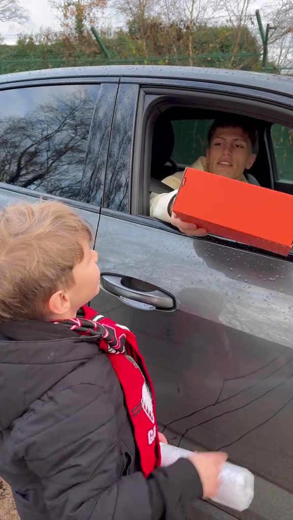 小球迷激動(dòng)落淚，加納喬正成為曼聯(lián)球迷的新晉偶像