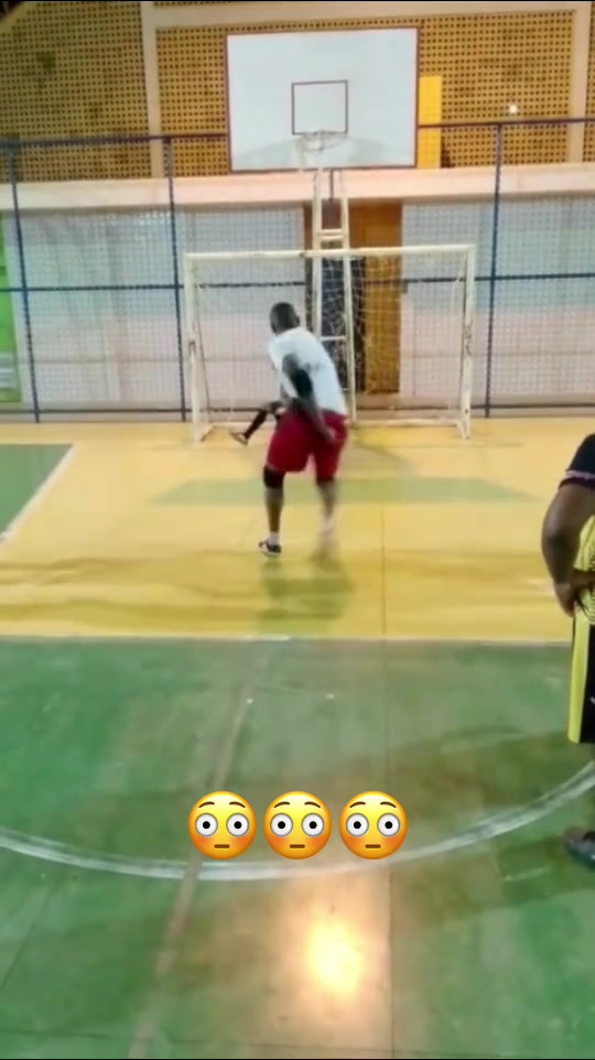 有仇？這球門將要是伸手估計(jì)得骨折