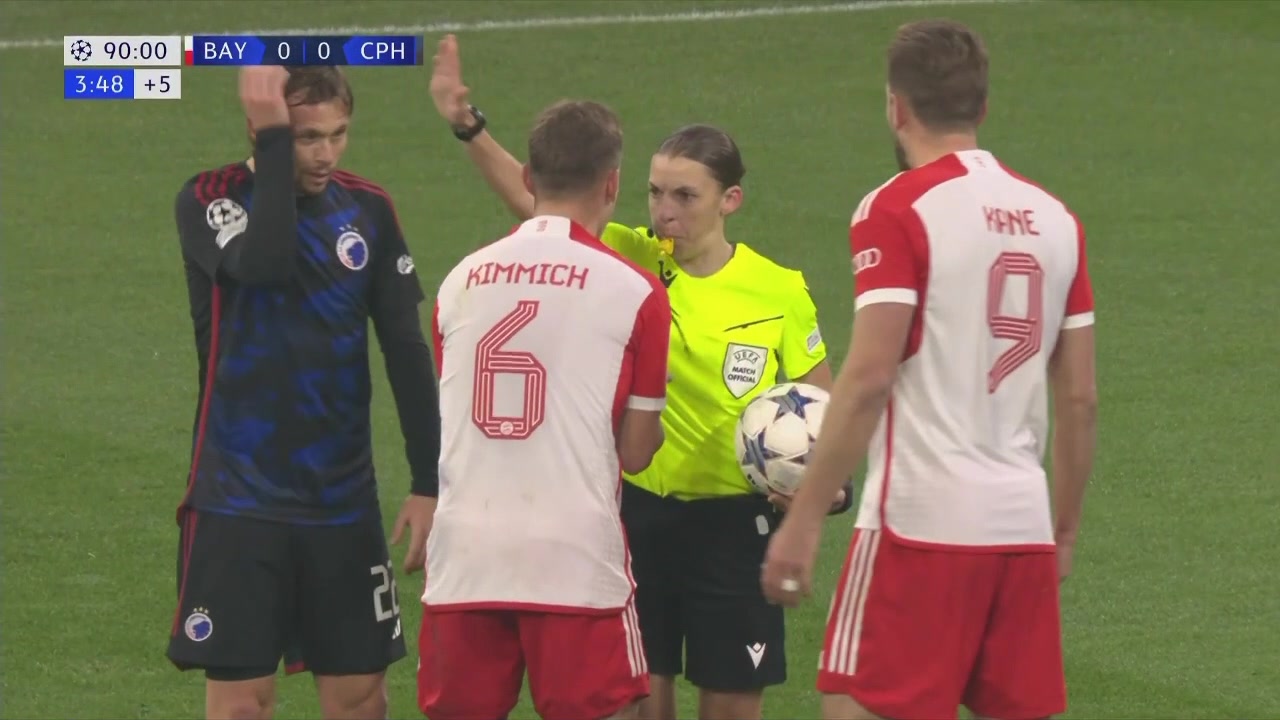 拜仁補時獲得點球！女主裁看VAR后取消點球判罰！