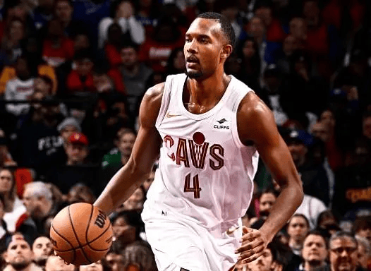 莫布利帶領(lǐng)騎士半場領(lǐng)先開拓者