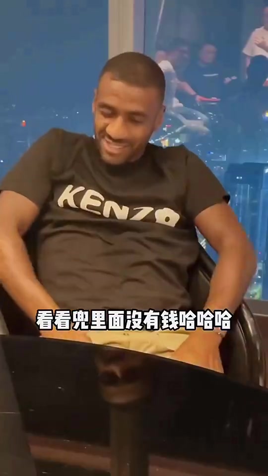 黃博文：從中國(guó)賺了多少錢？穆里奇：看兜里有沒(méi)錢