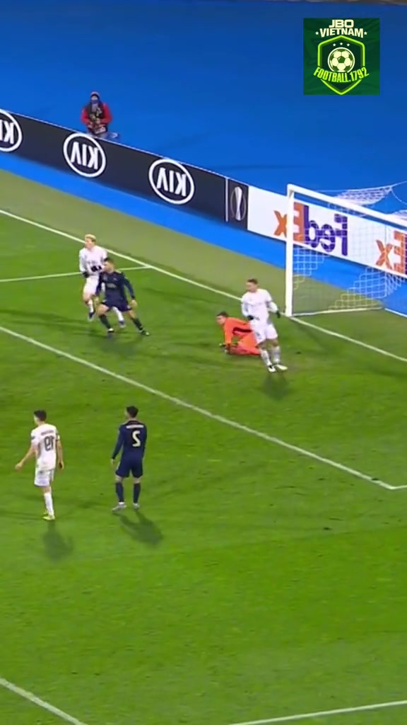 門(mén)將這第二反應(yīng)超神了