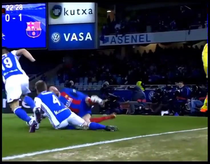 當(dāng)你不敢直視梅西的目光時(shí)，那一定是故意犯規(guī)