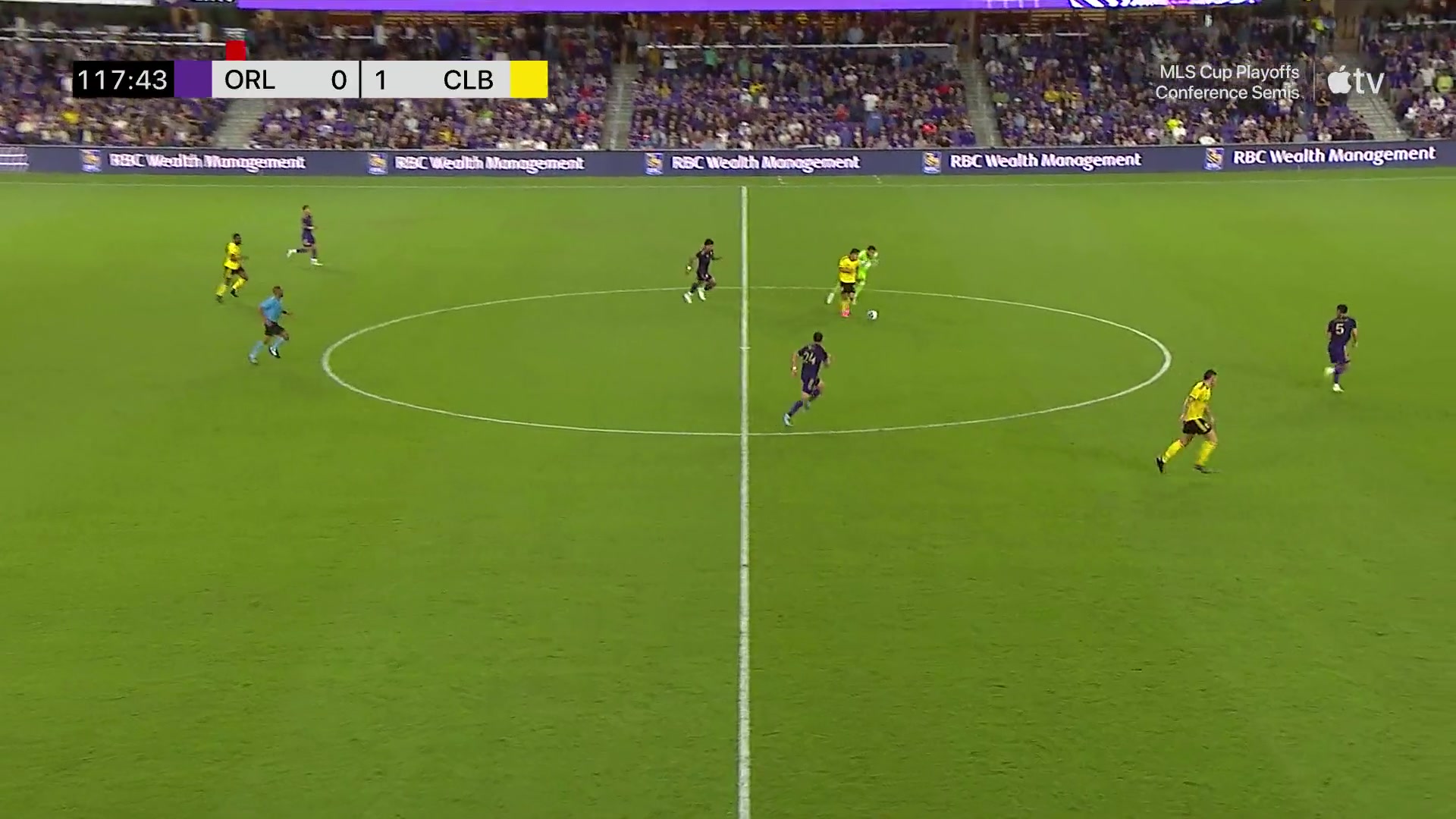 這也太逆天了！美職聯(lián)門將出擊殺到半場送空門！