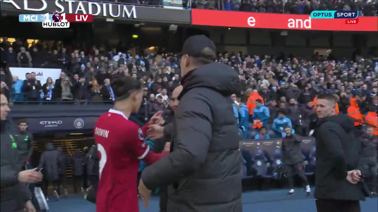 努涅斯對瓜帥說：你喜歡這樣嗎？然后指向阿諾德進(jìn)球的球門