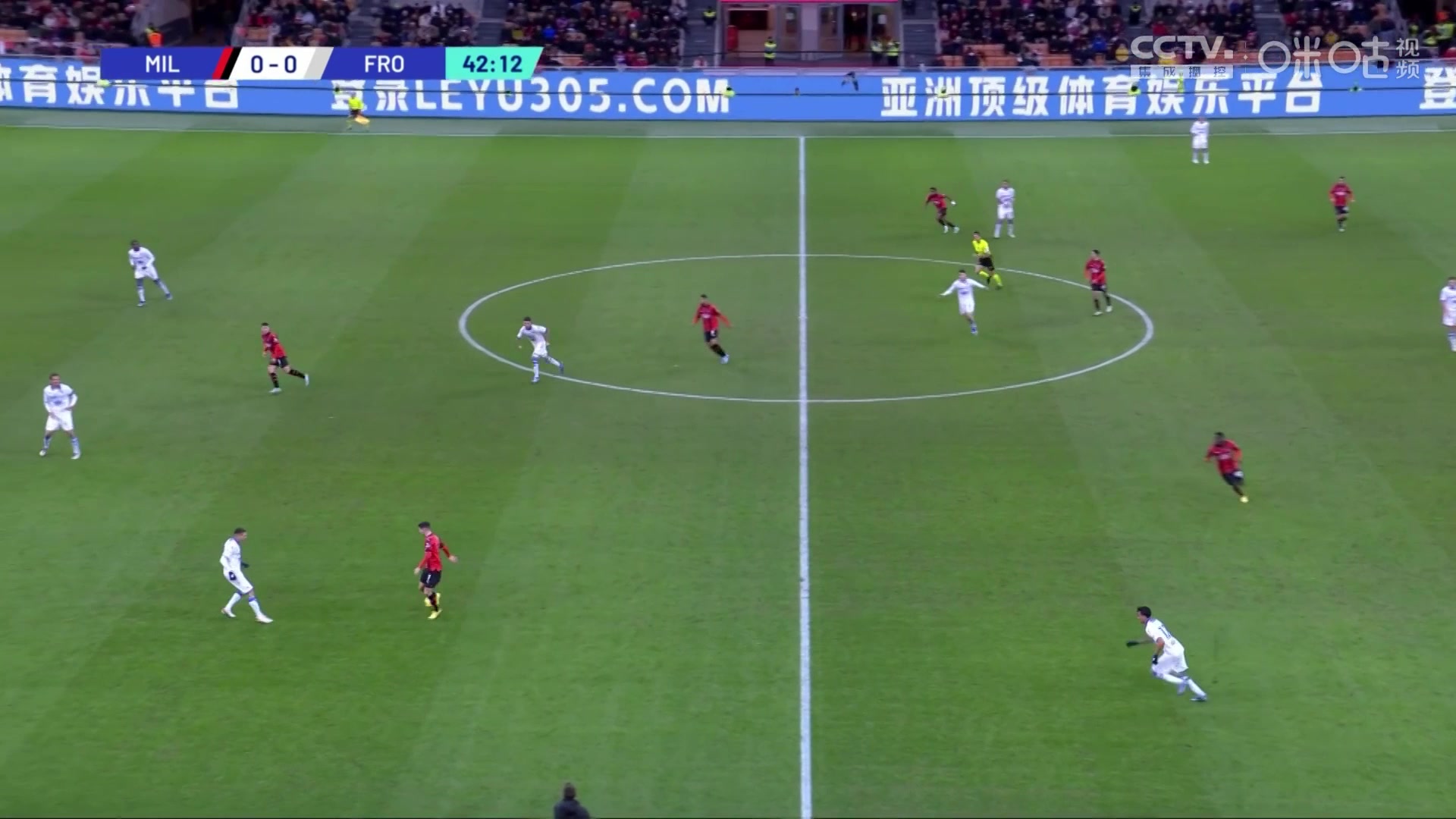 不容易啊！禁區(qū)亂戰(zhàn)，約維奇門(mén)前凌空抽射破門(mén)打進(jìn)米蘭首球！