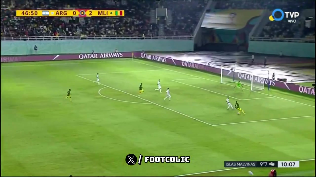 阿根廷U17后防慘遭馬里U17球員戲耍