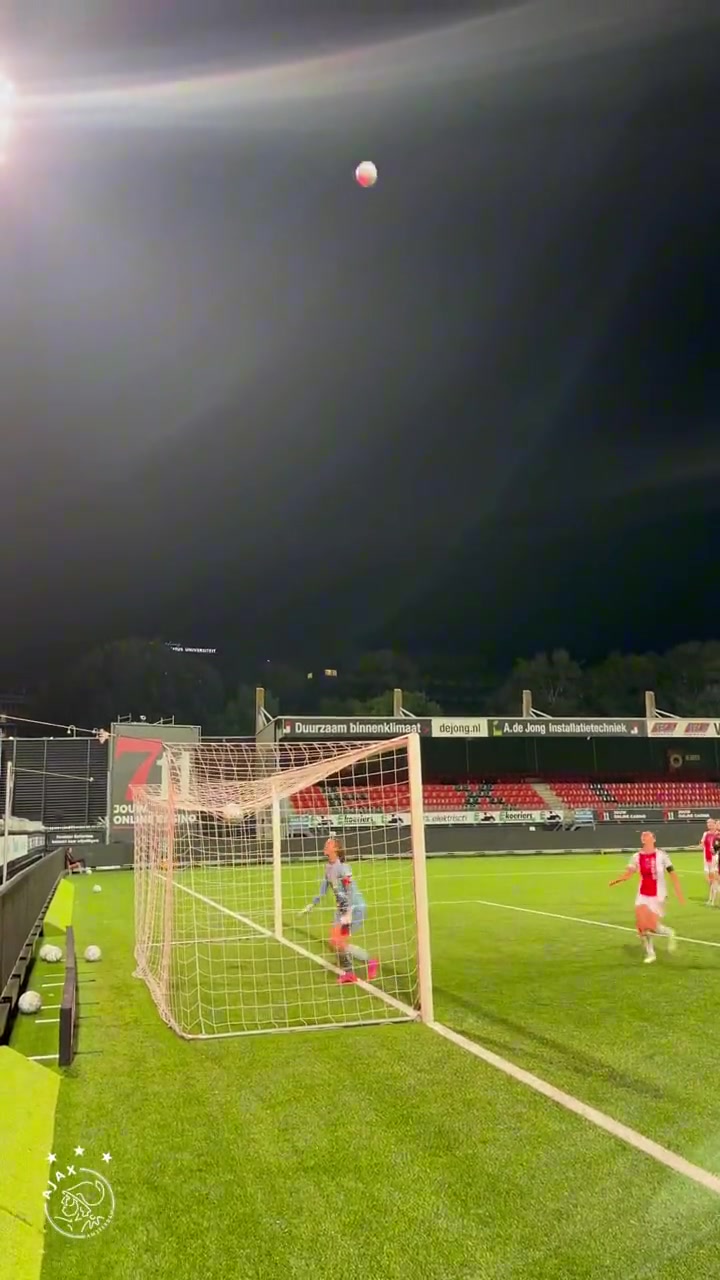 蜜汁操作！這位置感是怎么當(dāng)上門將的