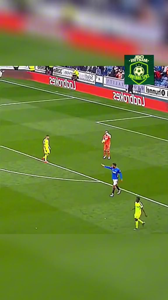 門(mén)將這開(kāi)大腳的反射弧有點(diǎn)大啊