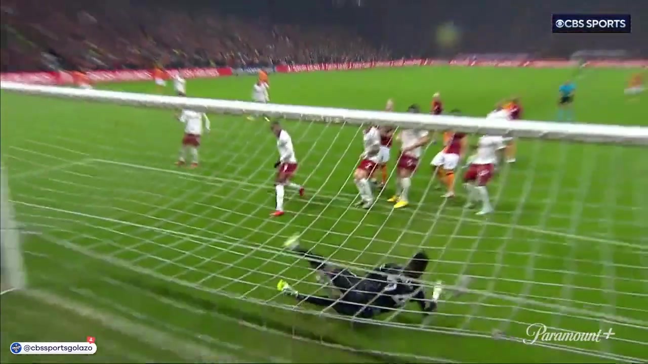 超級(jí)巨大低級(jí)失誤！齊耶赫任意球攻門！奧納納將球撲進(jìn)自家大門！