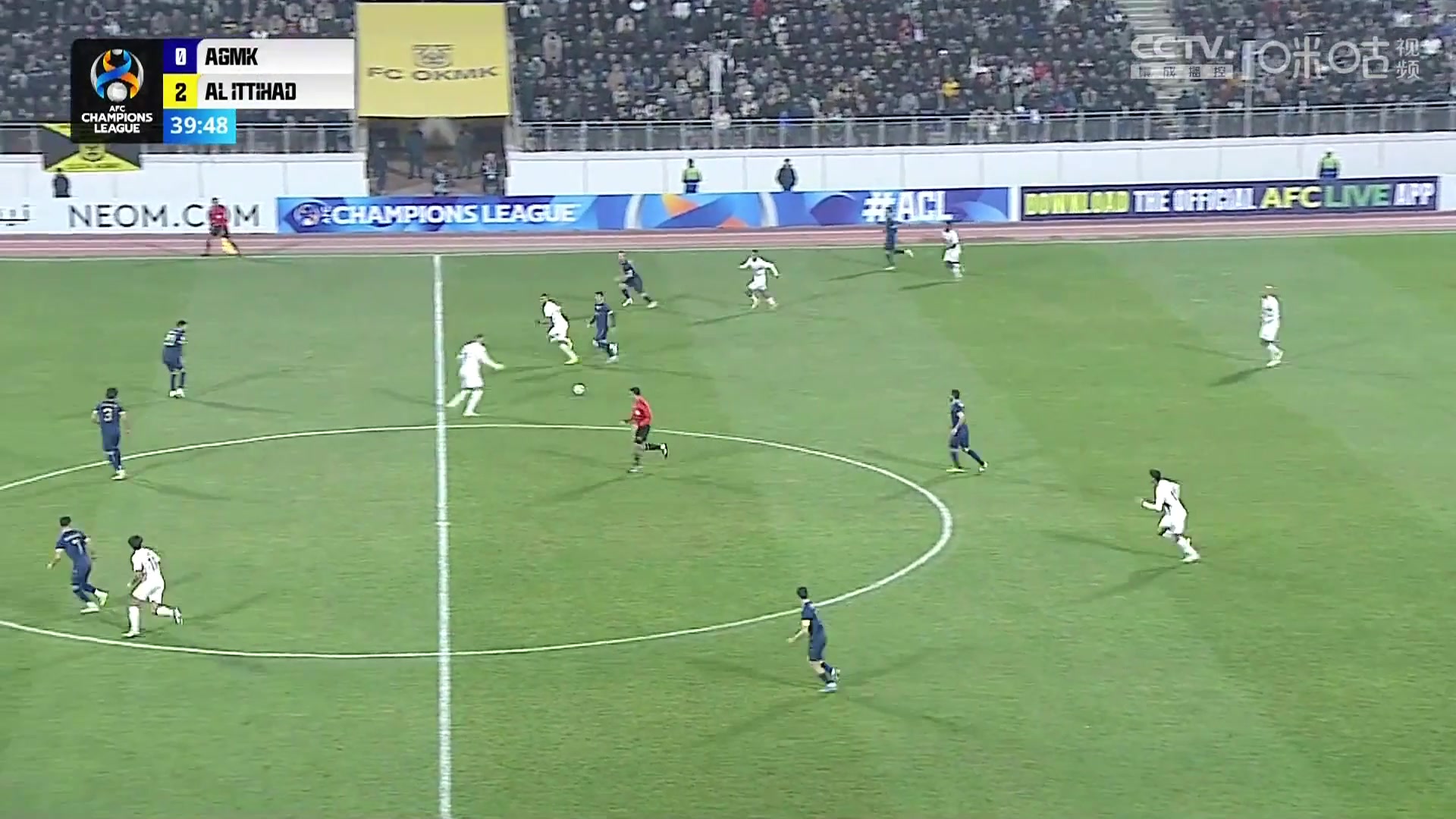 本澤馬與隊(duì)友連續(xù)撞墻配合，隨后一腳低射被撲