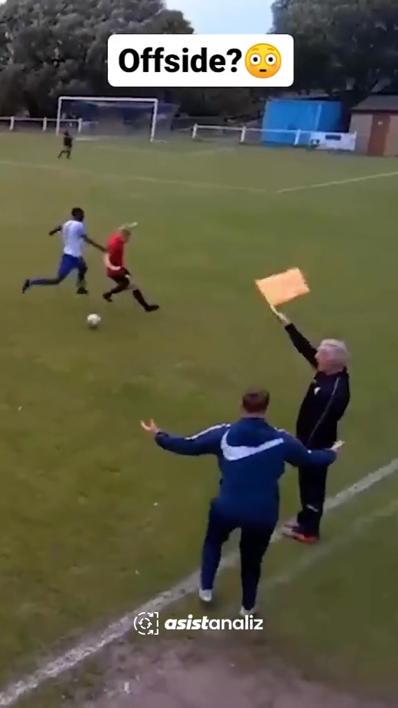 這越位？邊裁咋想的。。。