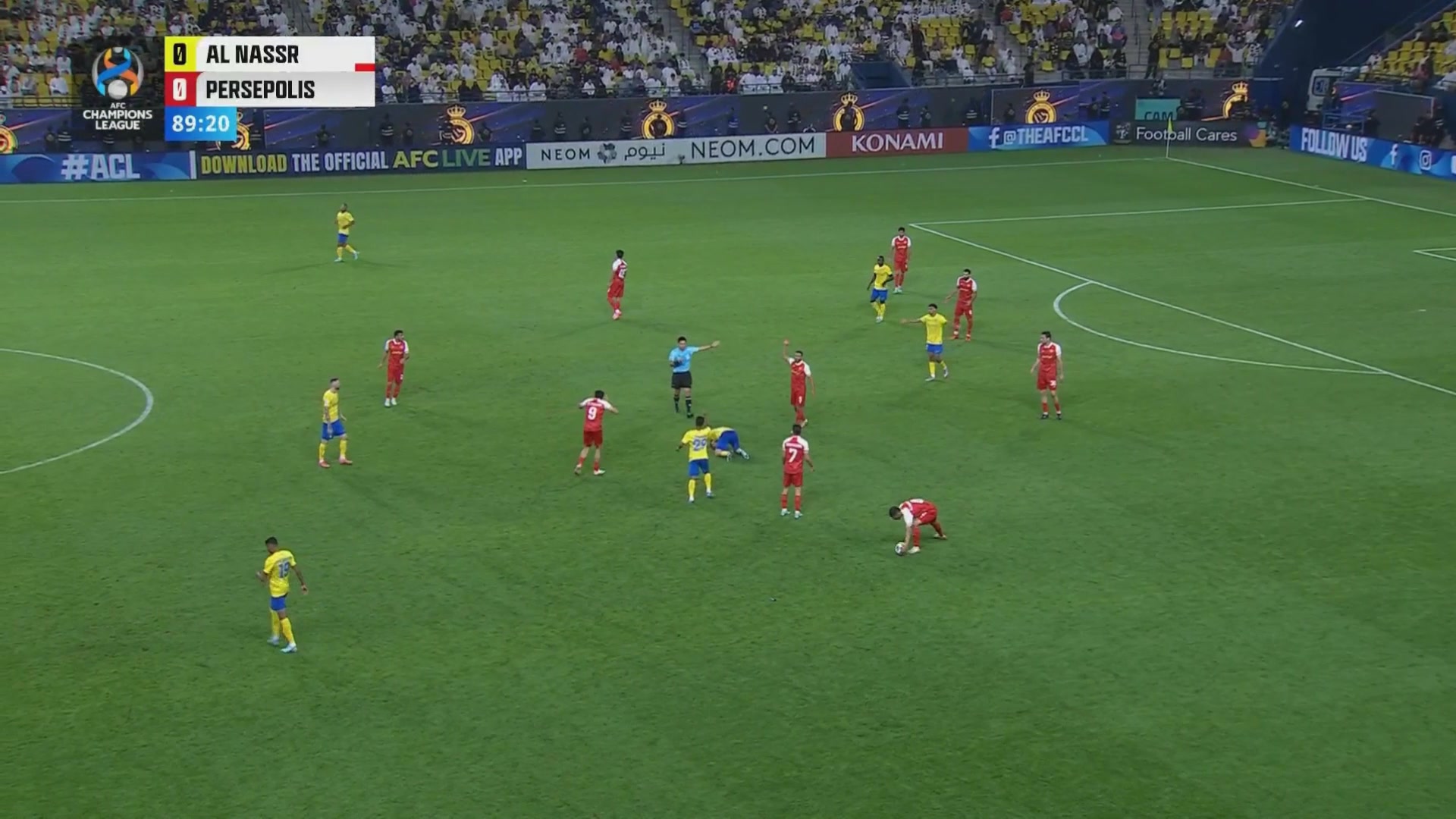 奧塔維奧被犯規(guī)要牌無果，本場(chǎng)被多次犯規(guī)，賽后要去看心理醫(yī)生了