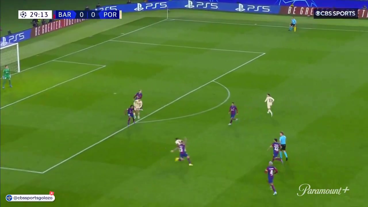 波爾圖遠(yuǎn)射被撲，小佩佩補(bǔ)射破門，巴薩0-1落后