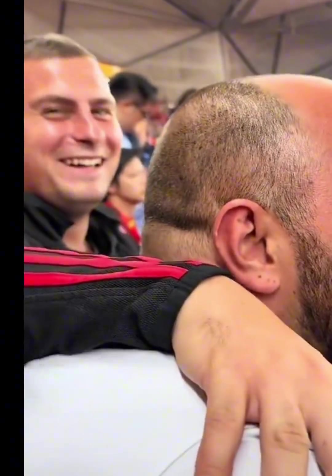 這外國友人球迷的中文不得不說是真標(biāo)準(zhǔn)啊