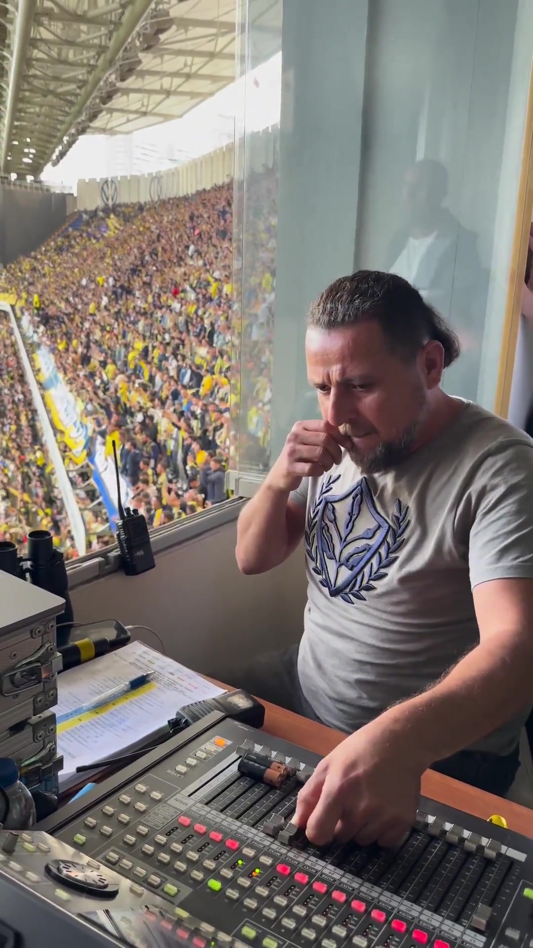 球場里的調音師也不容易啊