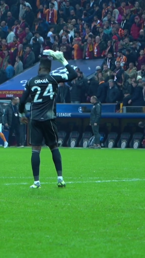 錯失勝局！奧納納賽后氣到摔手套