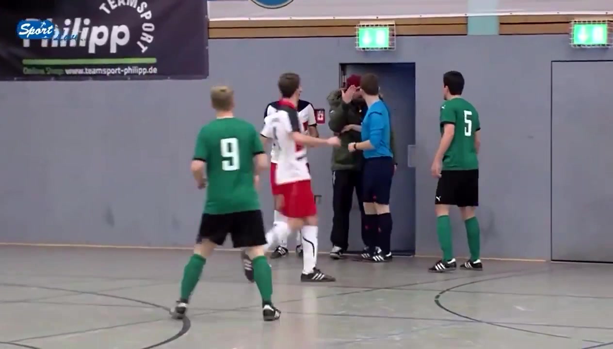 你們踢球就踢球，打擾人家休息了啊