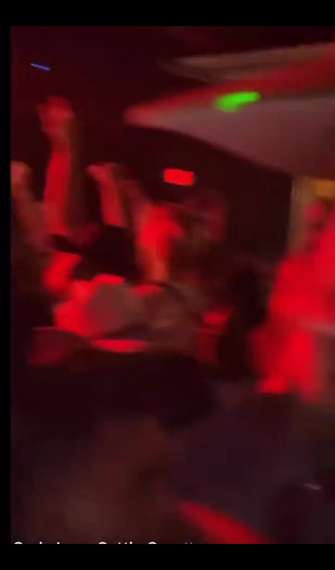 平時(shí)也很會(huì)玩？基迪此前在夜店蹦迪，被網(wǎng)友拍下