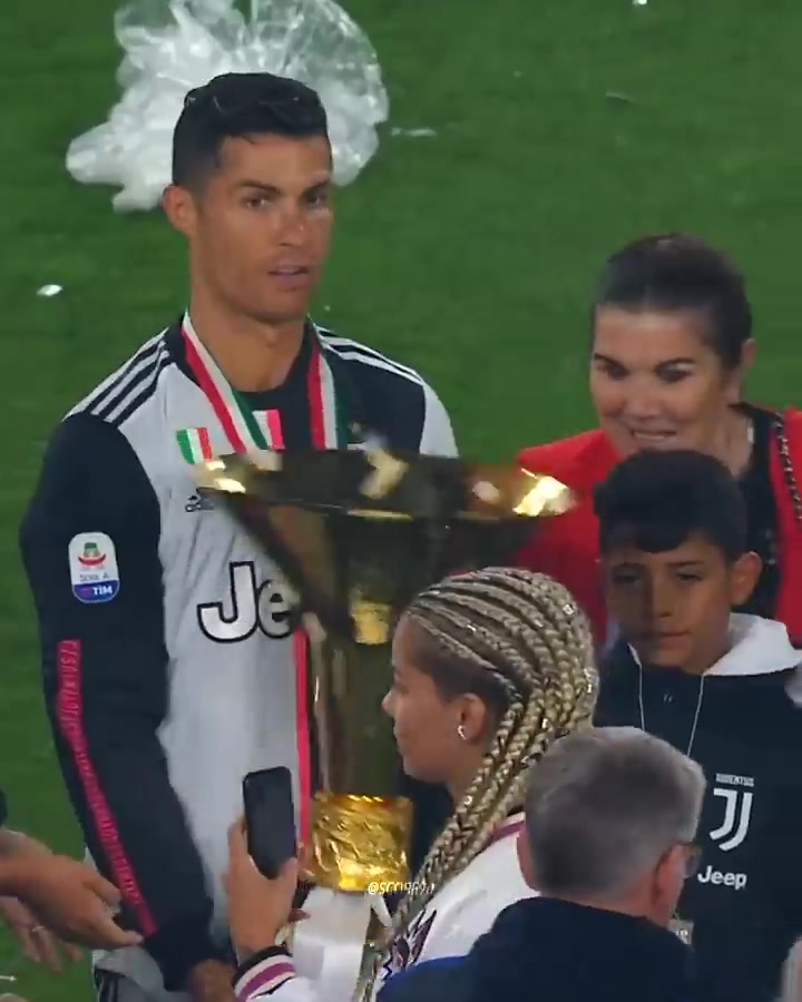 喬治娜和羅納爾多的罕見時(shí)刻