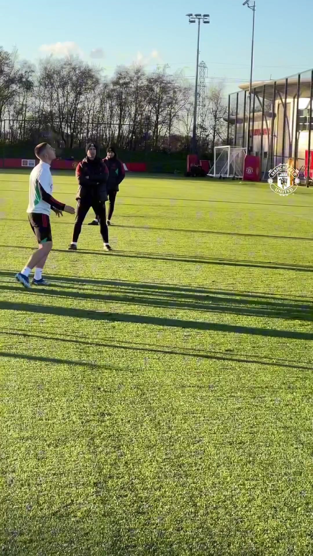 曼聯(lián)官方：加納喬倒鉤出現(xiàn)人傳人現(xiàn)象！