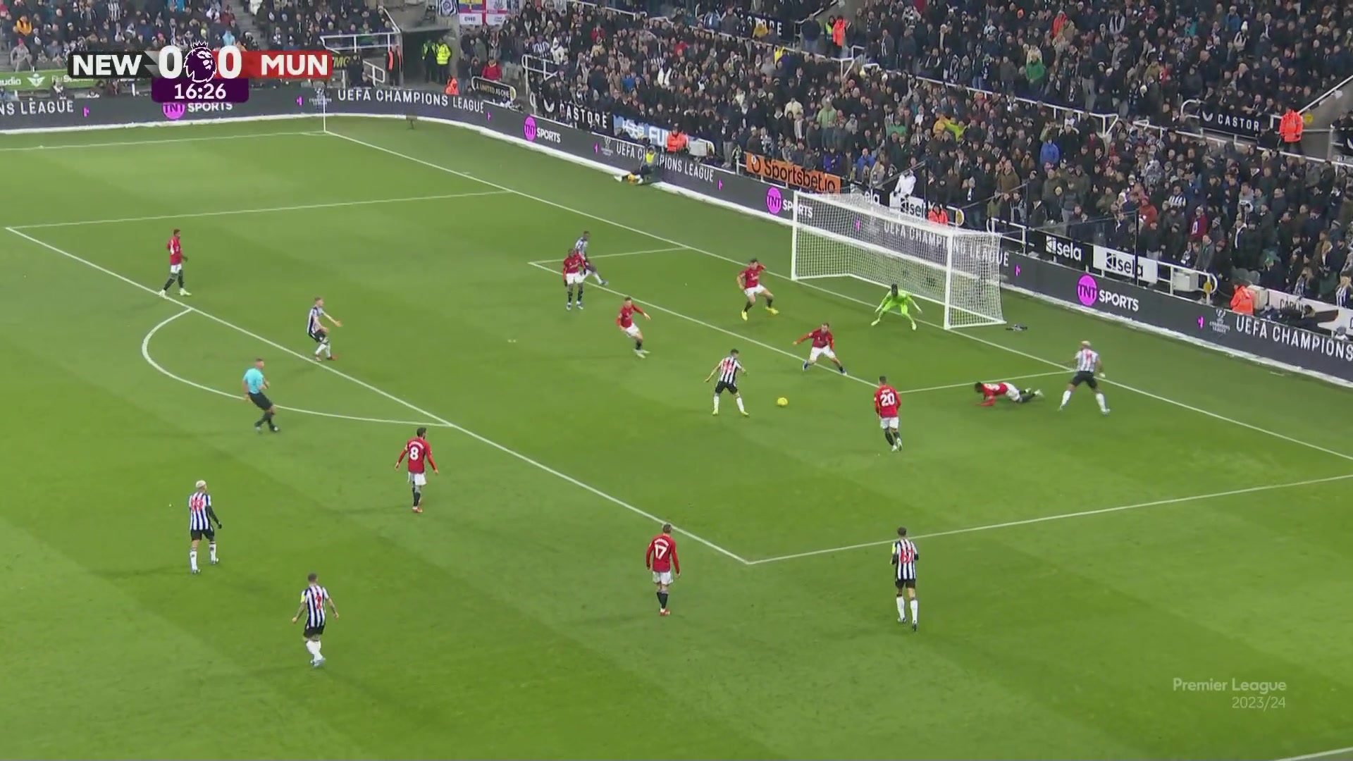 沒(méi)壓力！紐卡倒三角阿爾米隆射門(mén)，奧納納倒地化解