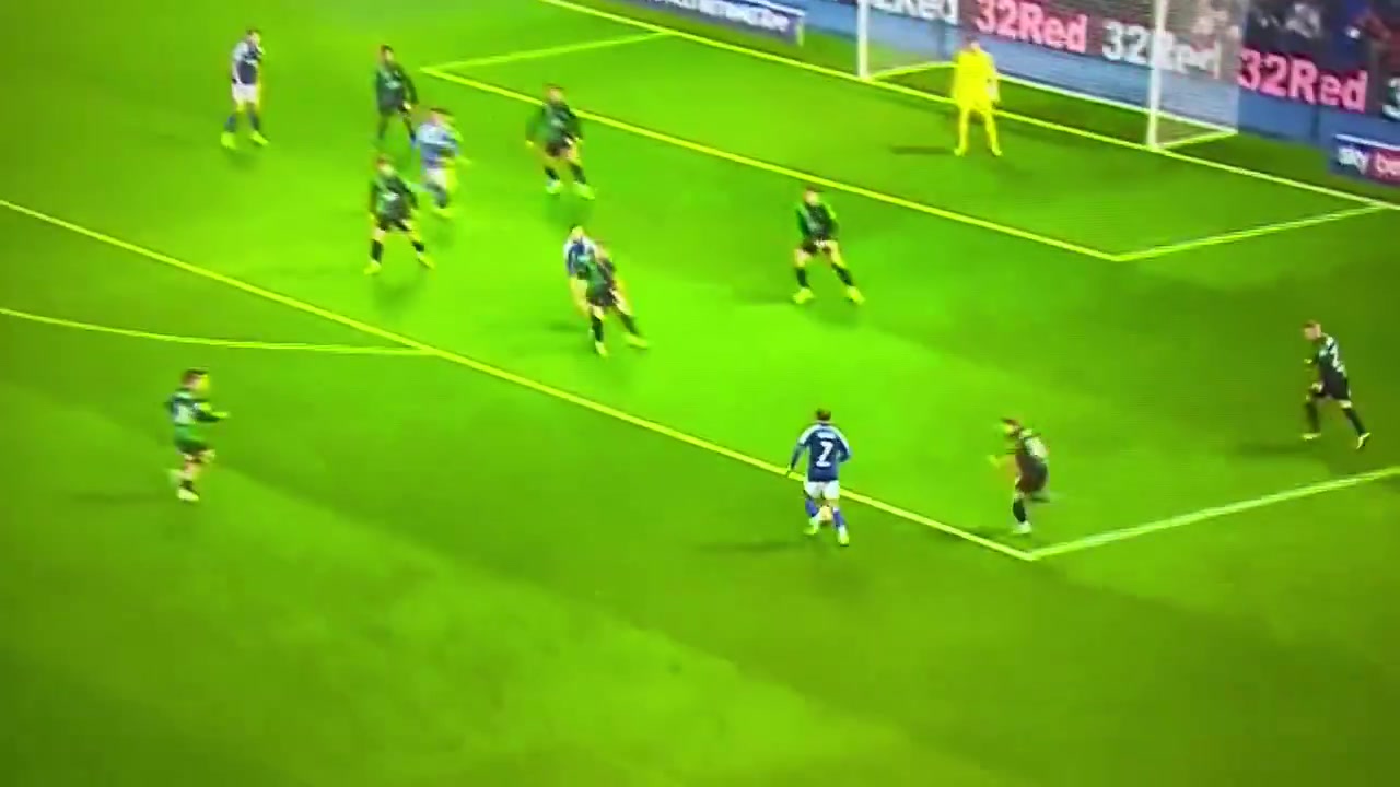 帥呆了！英冠球員打入超級(jí)外腳背弧線球