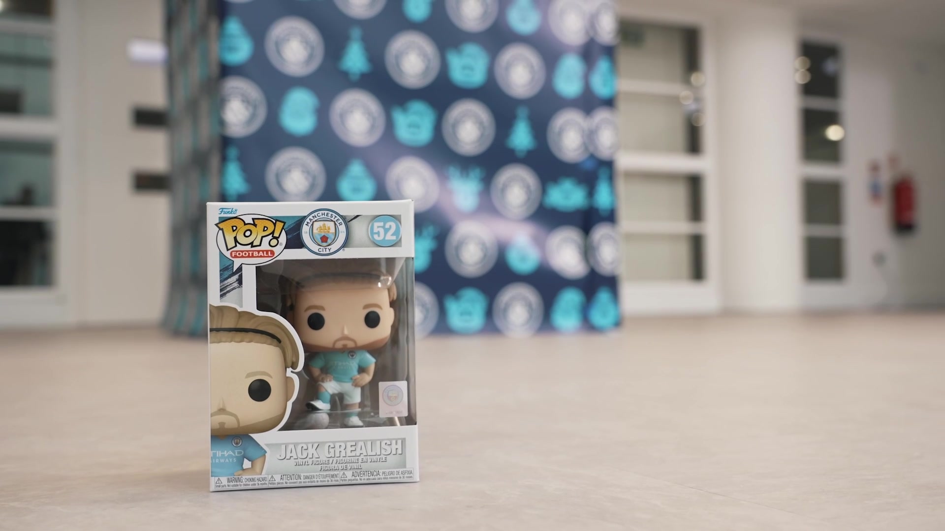 格拉利什為當(dāng)?shù)匦∏蛎蕴崆皫?lái)圣誕驚喜