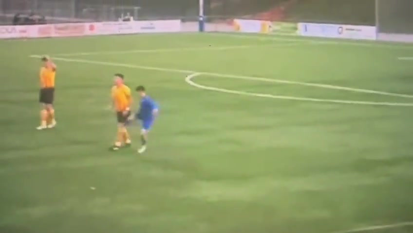 臥槽！加泰羅尼亞第四級(jí)別聯(lián)賽驚現(xiàn)人神共憤一幕