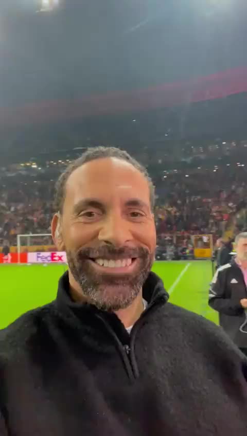 這會(huì)兒怎么說？費(fèi)迪南德曬自拍：加拉塔薩雷的敵對(duì)氣氛