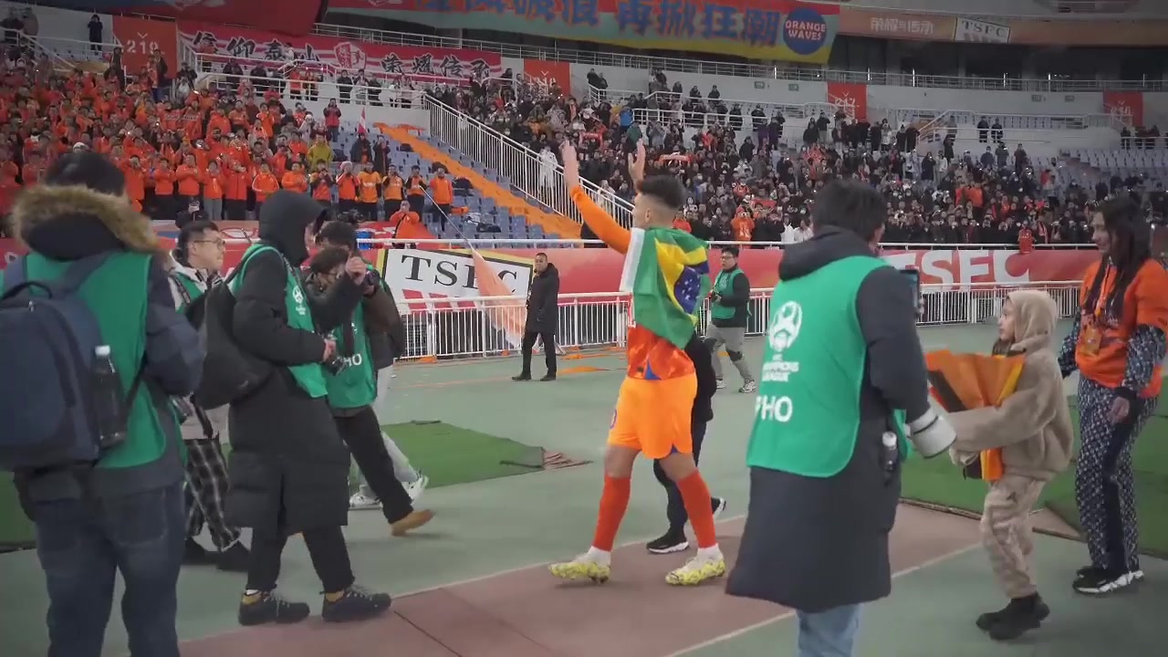 淚別！莫伊塞斯場邊感謝，泰山球迷高喊其名字