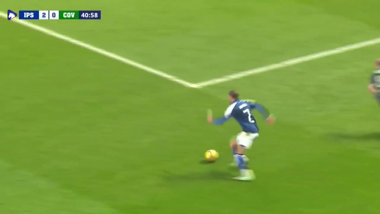 美妙外腳背弧線！來(lái)自伊普斯維奇前鋒伯恩斯