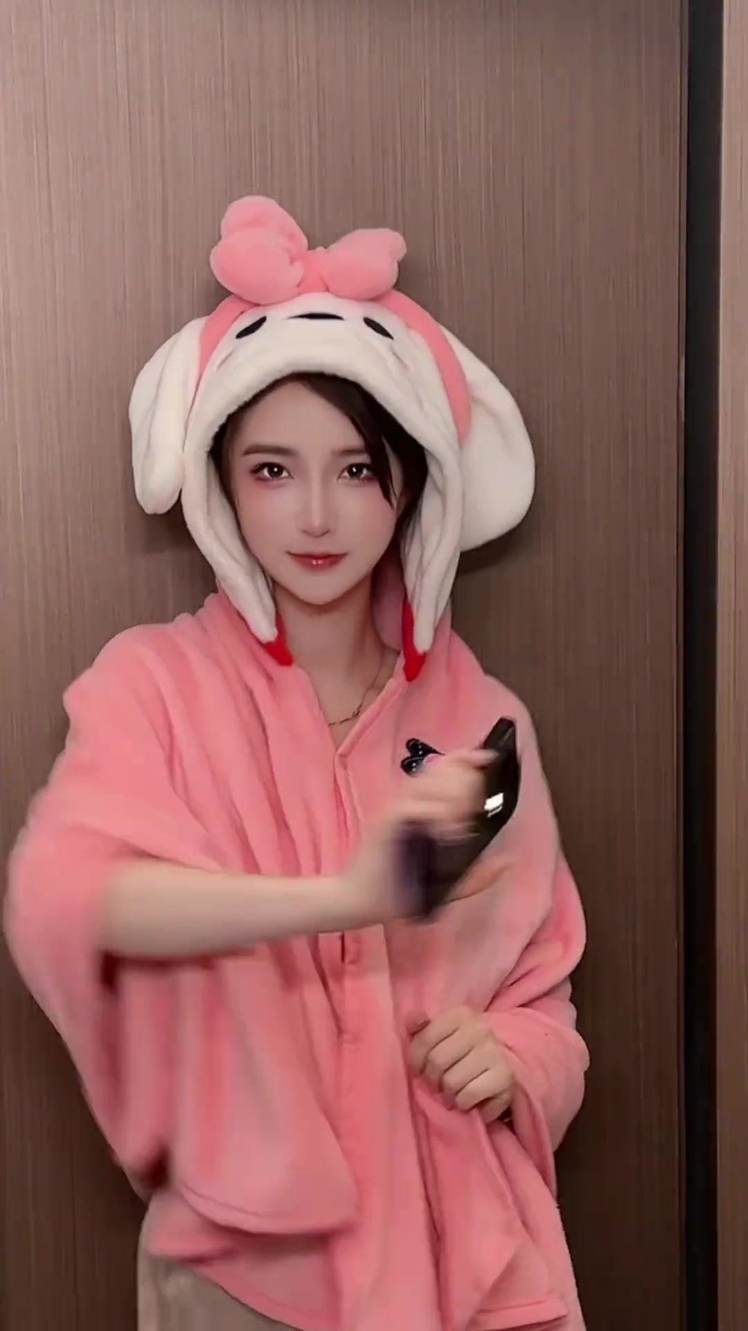 美女主播郭小仙兒：世界欠調(diào)教，你也一樣